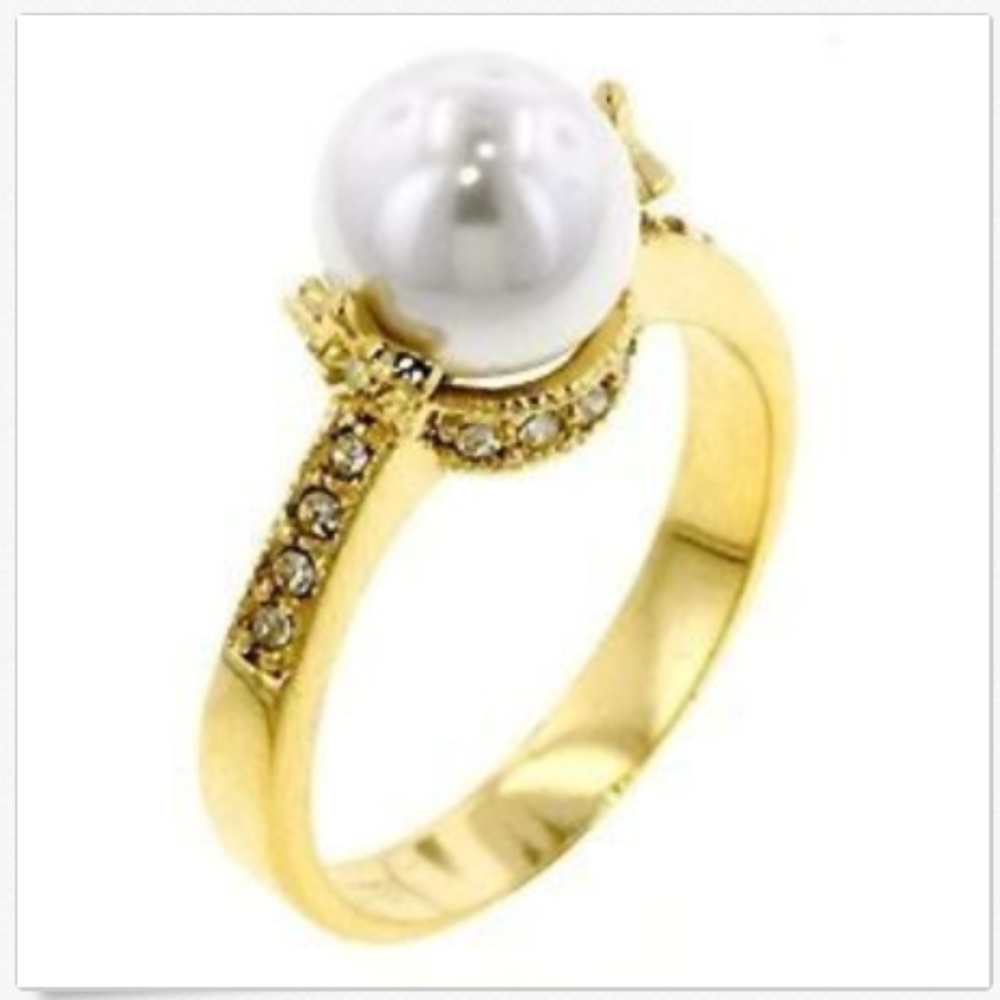 Gold Plated White Pearl Cocktail Ring Size 10 Vintage Classic Cubic Zirconia